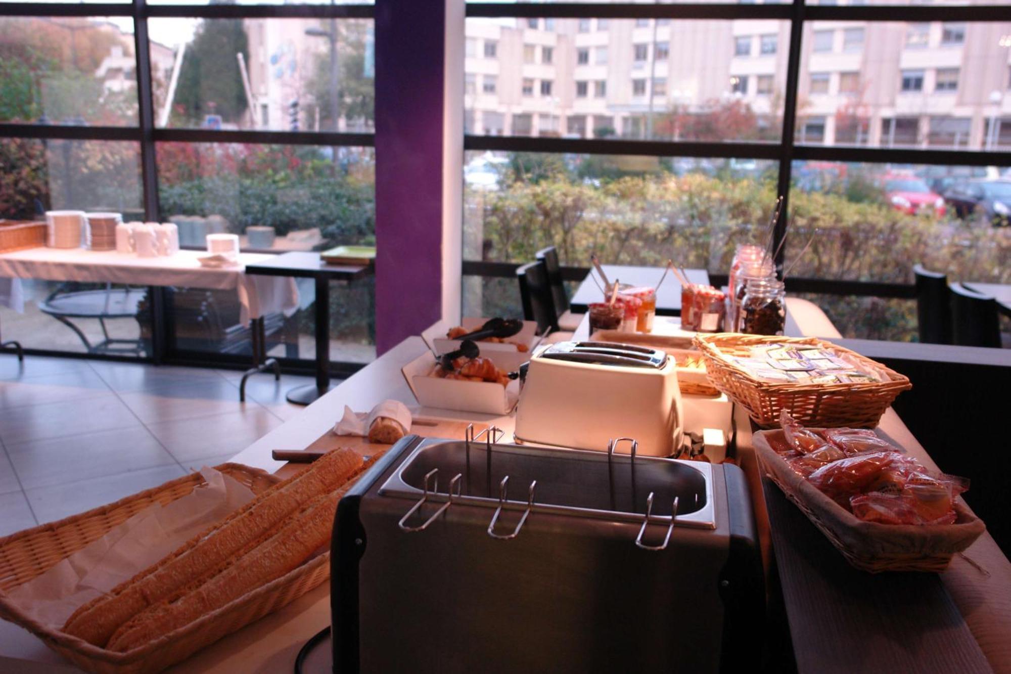 Brit Hotel Confort Rouen Centre Bagian luar foto